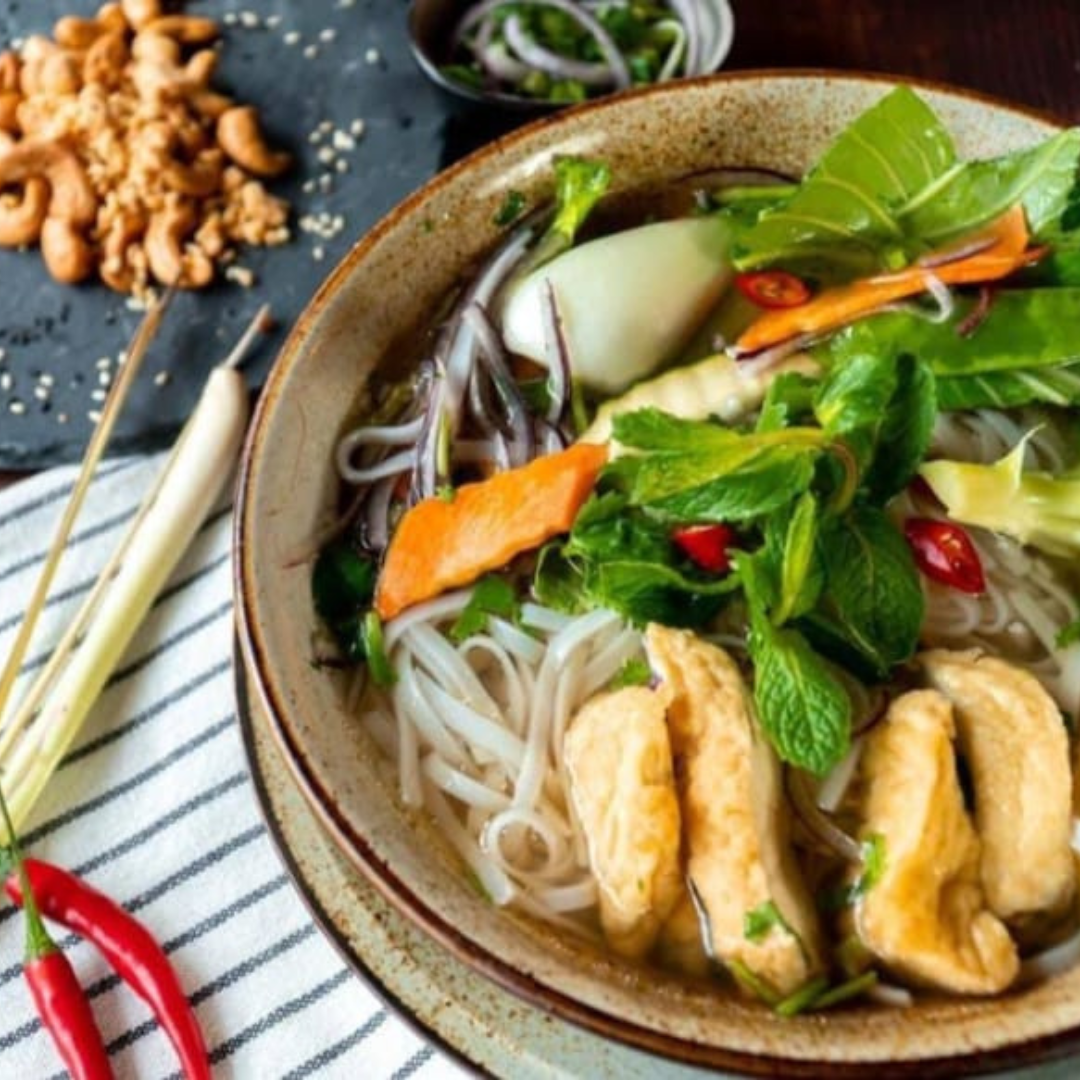 Große Reisbandnudelsuppe (PHO)